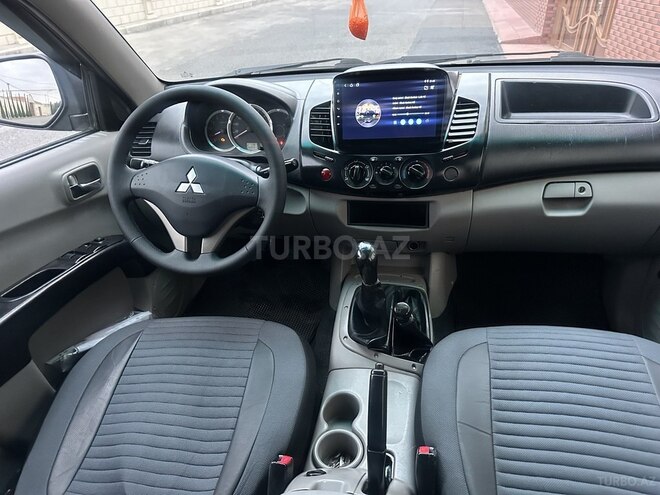 Mitsubishi L200 2011, 260,300 km - 2.5 l - Bakı