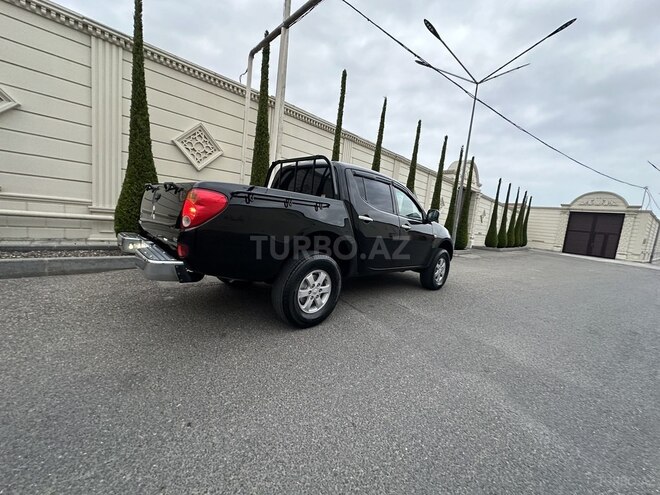 Mitsubishi L200 2011, 260,300 km - 2.5 l - Bakı