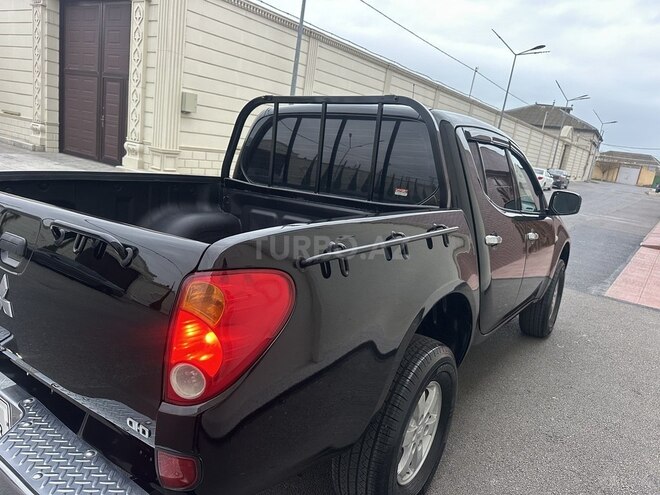 Mitsubishi L200 2011, 260,300 km - 2.5 l - Bakı