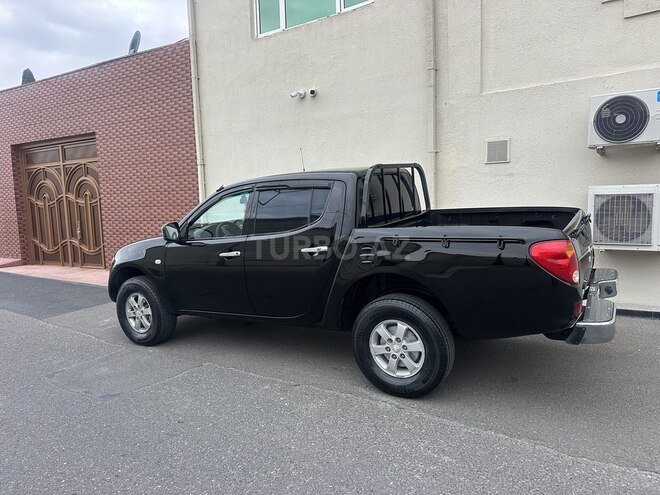 Mitsubishi L200 2011, 260,300 km - 2.5 l - Bakı