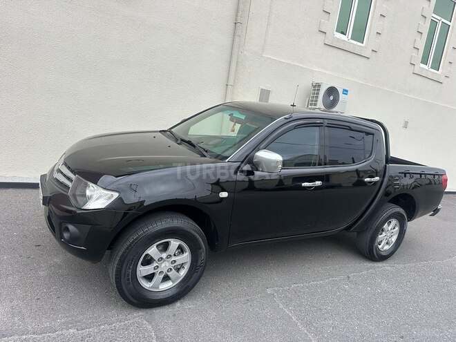Mitsubishi L200 2011, 260,300 km - 2.5 l - Bakı