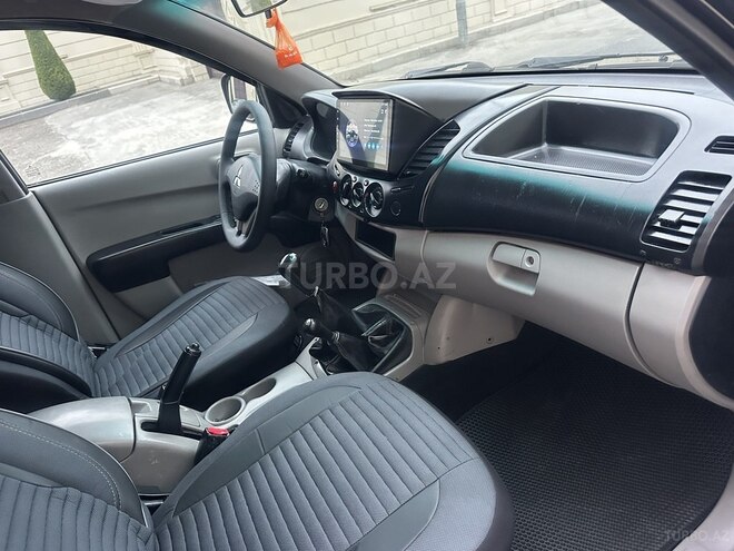 Mitsubishi L200 2011, 260,300 km - 2.5 l - Bakı