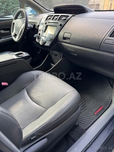 Toyota Prius V 2011, 304,200 km - 1.8 л - Bakı