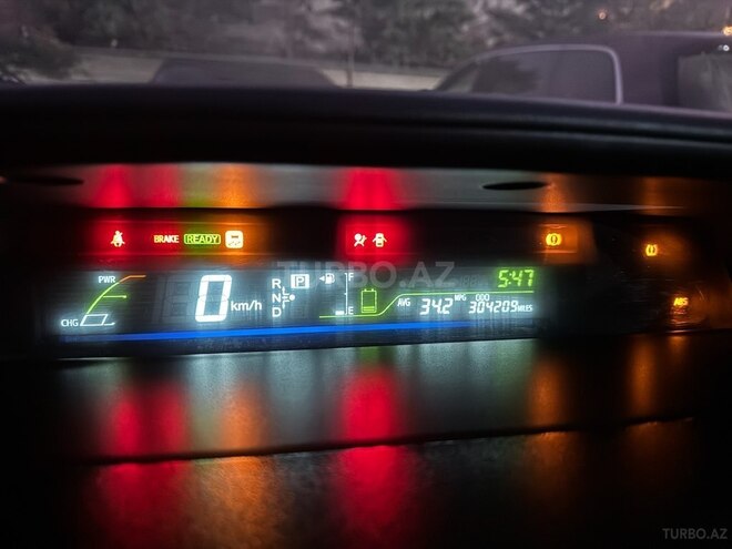 Toyota Prius V 2011, 304,200 km - 1.8 л - Bakı
