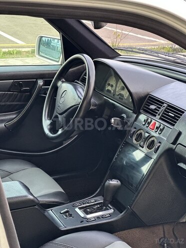 Mercedes C 230 2000, 376,192 km - 2.3 l - Saatlı