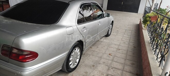 Mercedes E 220 1999, 577,754 km - 2.2 l - Bakı