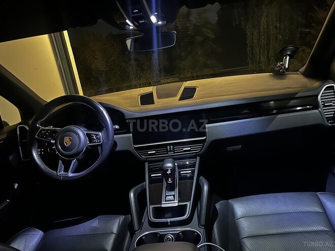 Porsche Cayenne-4