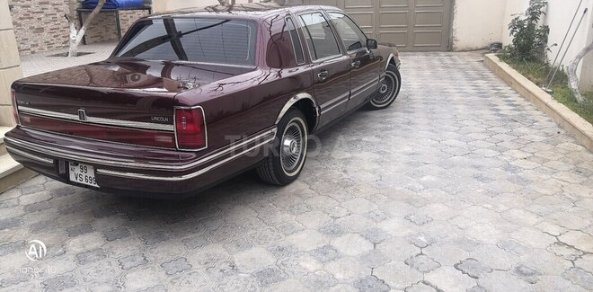 Lincoln Town Car-4