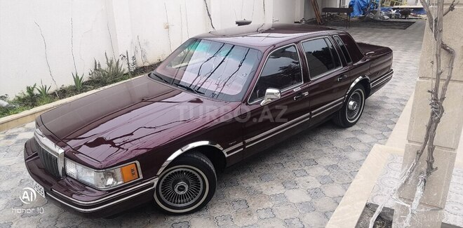 Lincoln Town Car-2