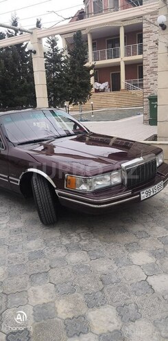 Lincoln Town Car-5