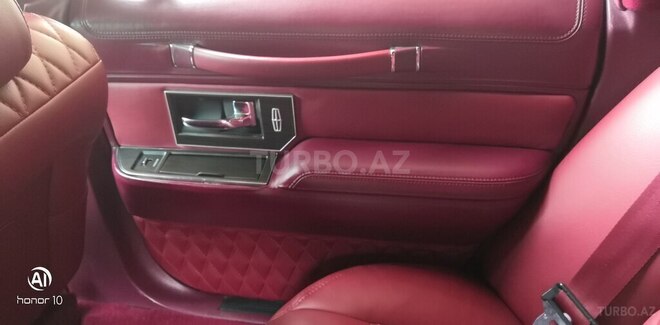 Lincoln Town Car-9