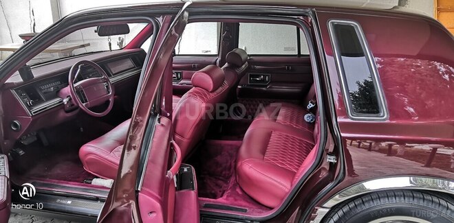 Lincoln Town Car-15