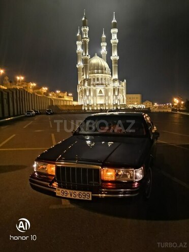 Lincoln Town Car-20
