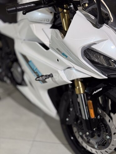 CFMOTO 250 SR-4
