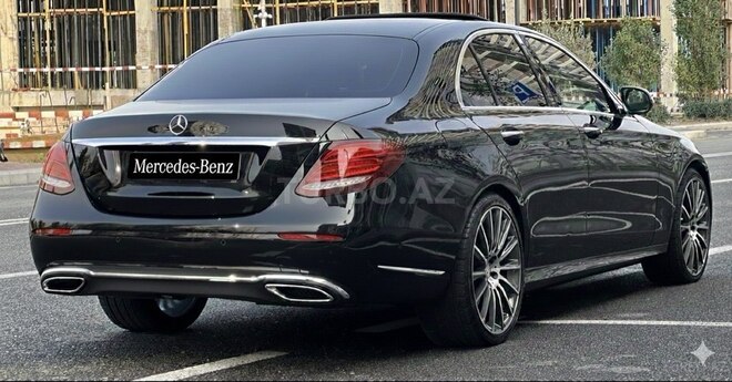 Mercedes E 220 d 4MATIC 2019, 93,000 km - 2.1 l - Bakı