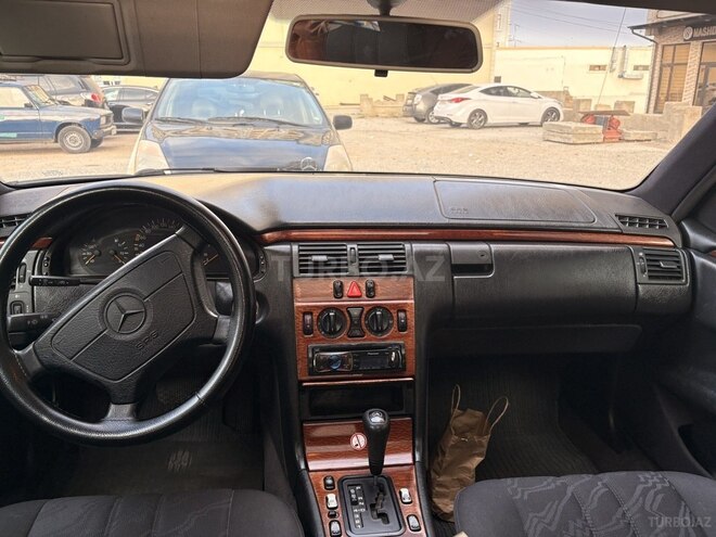 Mercedes E 240 1998, 400,000 km - 2.4 l - Göyçay