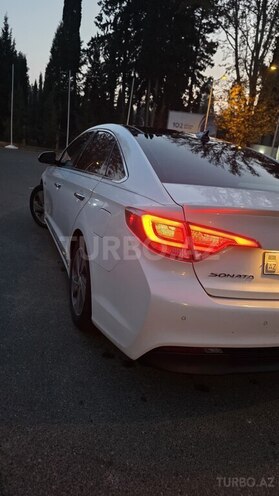 Hyundai Sonata-16