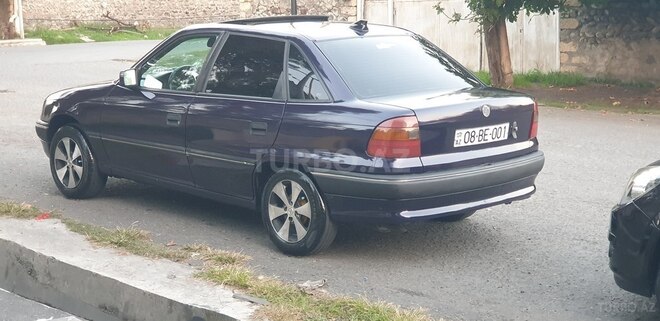 Opel Astra 1993, 245,500 km - 1.6 l - Balakən