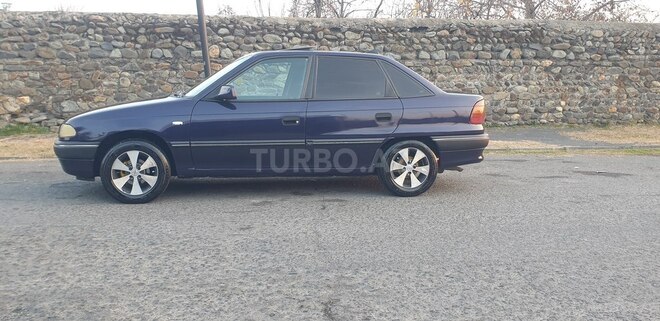 Opel Astra 1993, 245,500 km - 1.6 l - Balakən