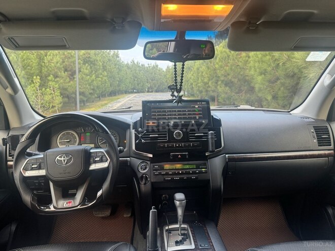 Toyota Land Cruiser-21