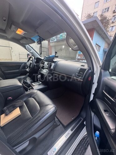 Toyota Land Cruiser-19