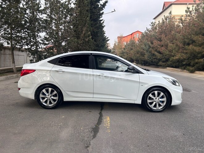 Hyundai Accent 2011, 220,000 km - 1.6 l - Bakı