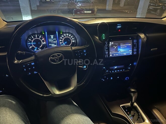 Toyota Fortuner-12