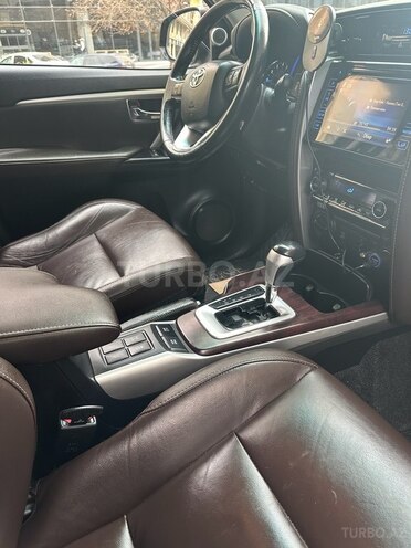 Toyota Fortuner-10