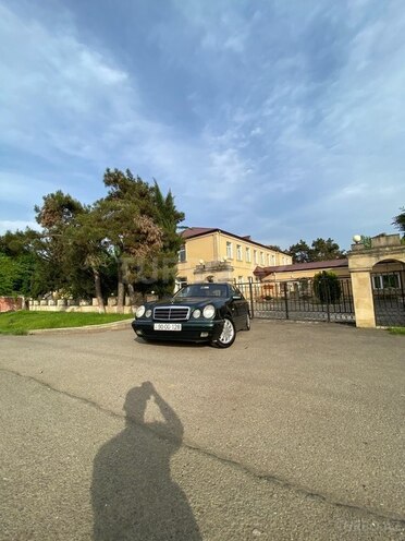 Mercedes E 280 1998, 350,000 km - 2.8 l - Masallı