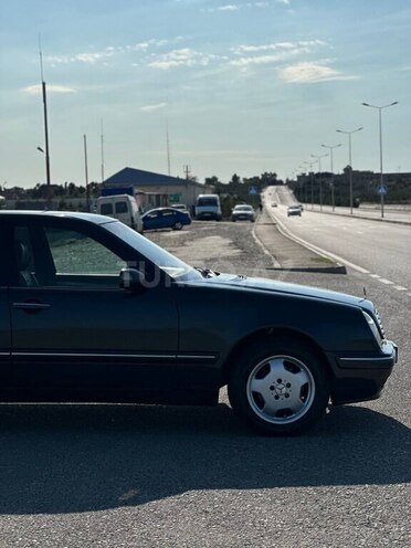 Mercedes E 200 1999, 425,000 km - 2.0 l - Bakı