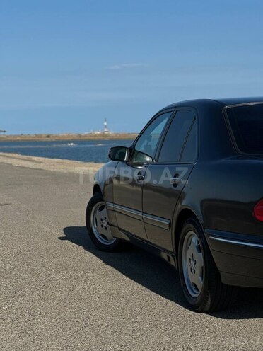 Mercedes E 200 1999, 425,000 km - 2.0 l - Bakı
