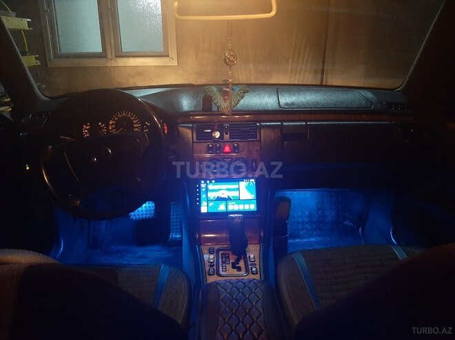 Mercedes E 220 1998, 334,500 km - 2.2 l - Astara