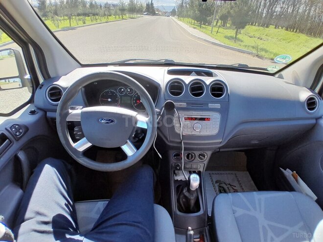 Ford Transit Connect-11