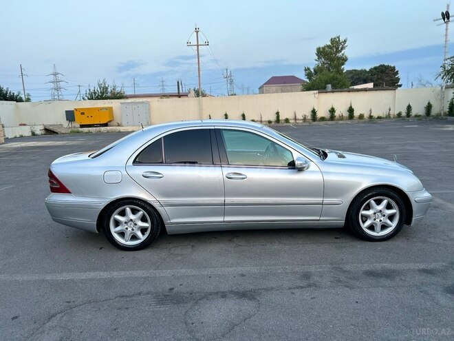Mercedes C 220 2003, 327,000 km - 2.1 l - Sumqayıt