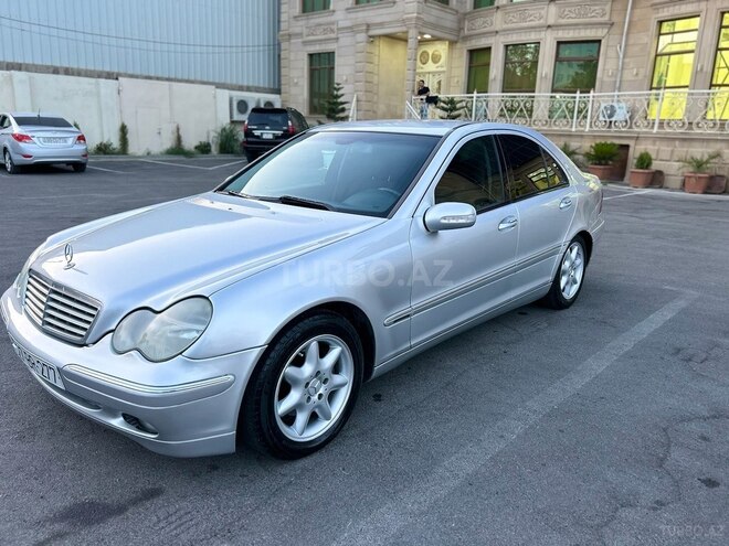 Mercedes C 220 2003, 327,000 km - 2.1 l - Sumqayıt