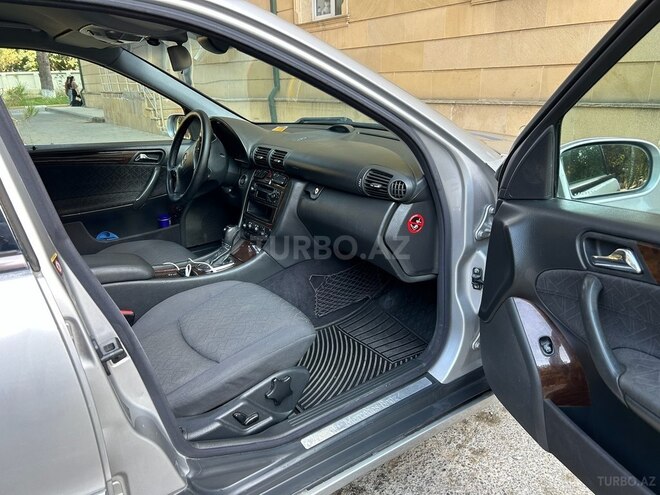 Mercedes C 220 2003, 327,000 km - 2.1 l - Sumqayıt