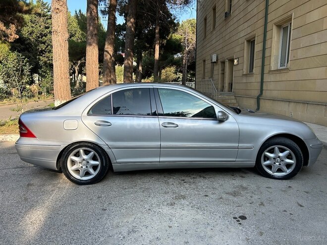 Mercedes C 220 2003, 327,000 km - 2.1 l - Sumqayıt