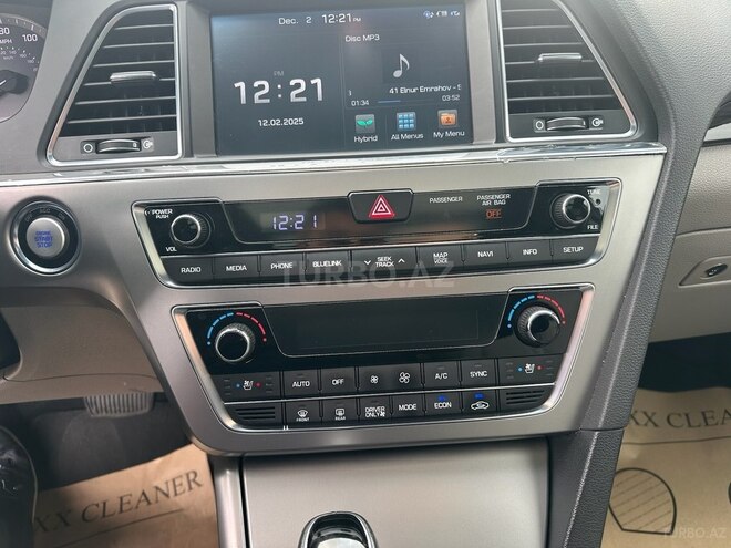 Hyundai Sonata-12