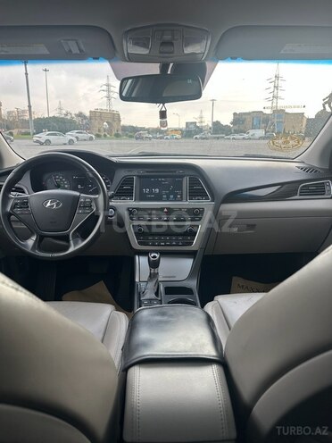Hyundai Sonata-17