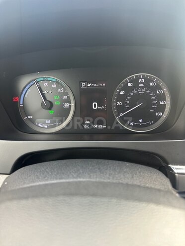 Hyundai Sonata-11