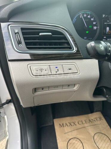 Hyundai Sonata-14