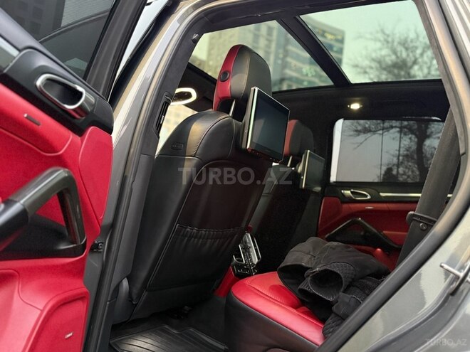 Porsche Cayenne Turbo S 2016, 98,500 km - 4.8 л - Bakı