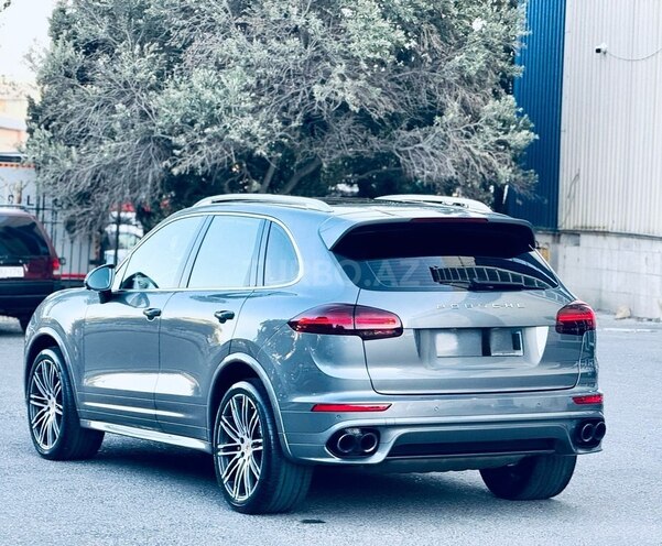 Porsche Cayenne Turbo S 2016, 98,500 km - 4.8 л - Bakı