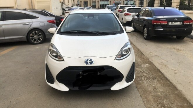 Toyota Aqua-1