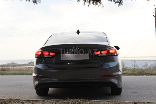 Hyundai Elantra 2018, 117,321 km - 2.0 л - Bakı