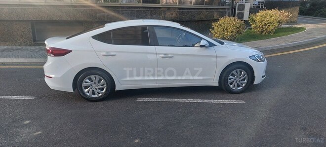 Hyundai Avante-2