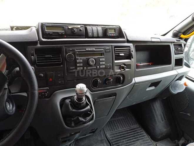 Ford Transit-5