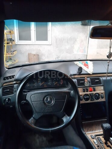 Mercedes E 220 1998, 334,500 km - 2.2 l - Astara