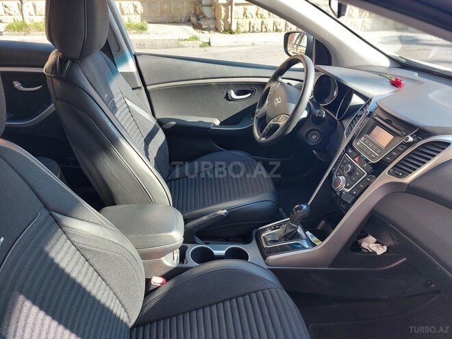 Hyundai Elantra-4