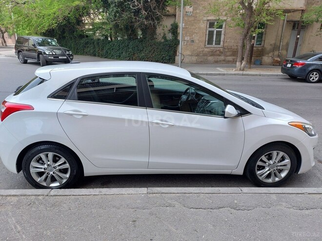 Hyundai Elantra-6